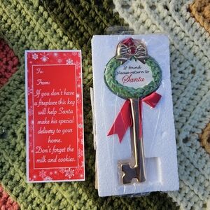 A Key For Santa Christmas Tree Ornament Hand Painted Porcelain Wreath 2006 Avon